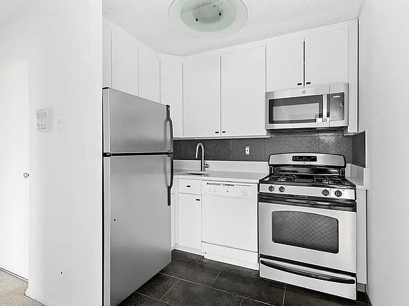 5th image of 353 E 72nd St APT 21A