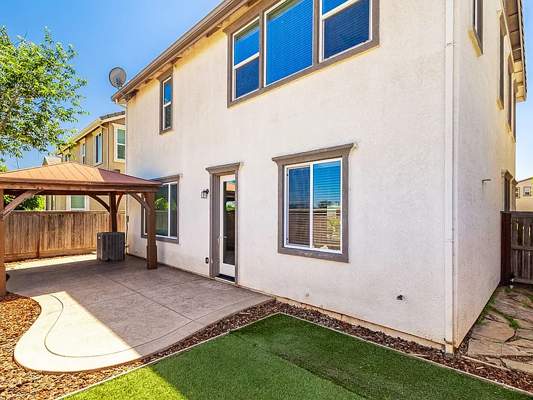 9733 Tribeca Dr — Photo 26