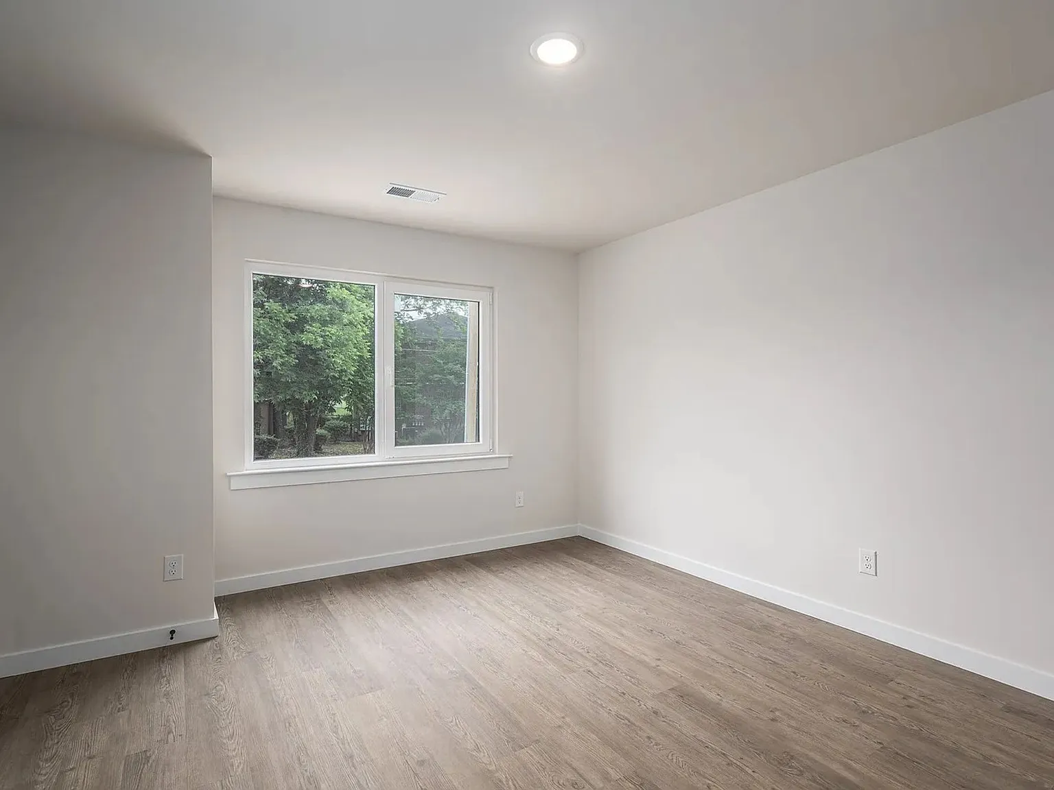 3 bed, 2.5 bath, 1300 sqft, $1,700 — Photo 4