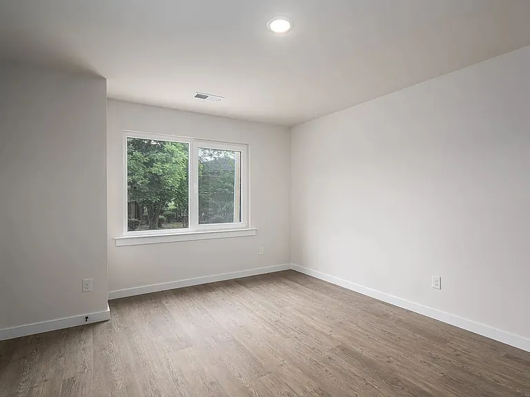 920 4th Street Pl SE — Photo 4