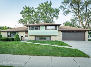 6641 W 85th St, Oak Lawn, IL