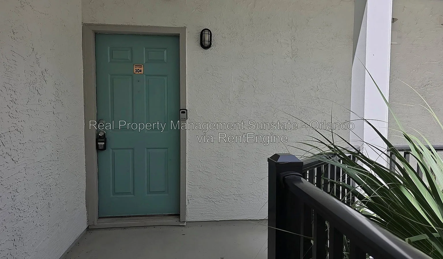 2 bed, 2.0 bath, 968 sqft, $1,375 — Photo 2