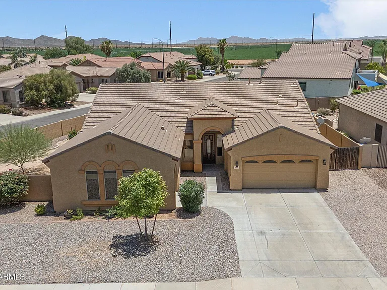 2619 E Hazeltine Way — Photo 1