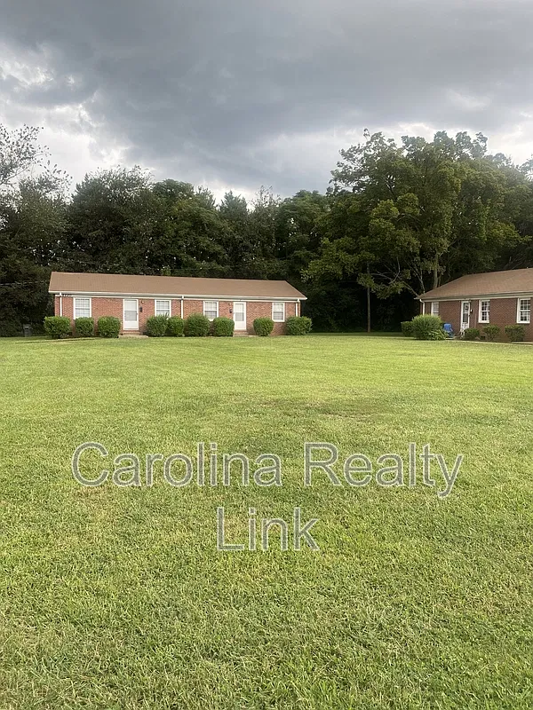 2 bed, 1.0 bath, 729 sqft, $1,250 — Photo 2