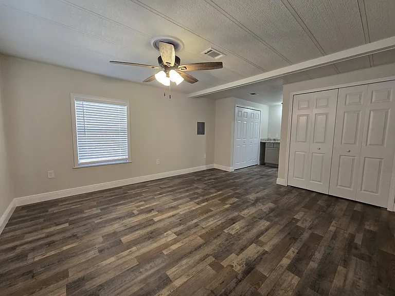 2875 Bay Ave — Photo 7