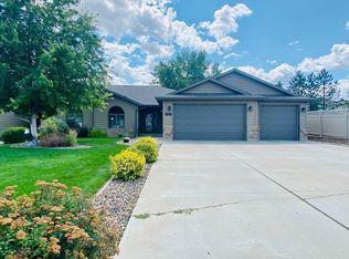 1262 6th St E, Dickinson, ND 58601