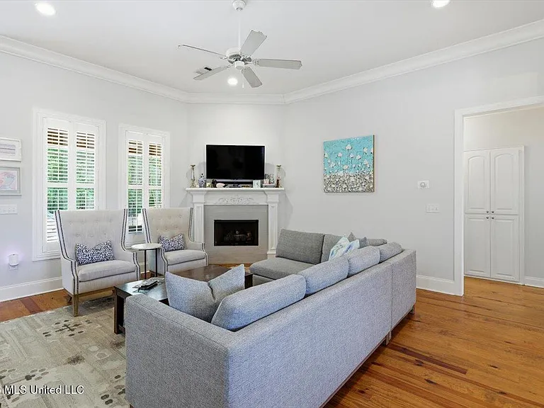 320 Oakville Cir — Photo 11
