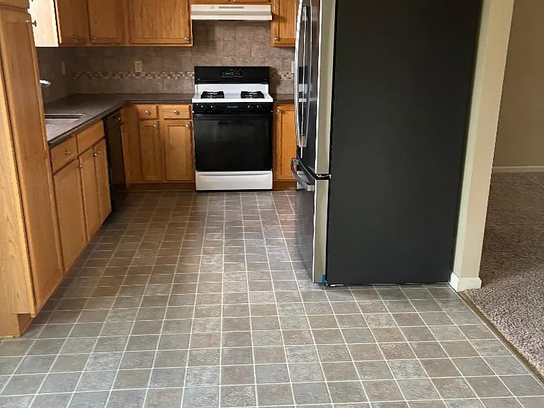 420 Lynrose Ct — Photo 12