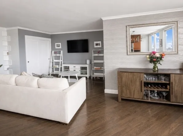 100 Manhattan Ave #1612, Union City, NJ 07087
