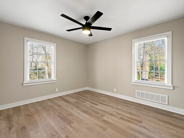 932 Mount Airy Dr SW — Photo 16