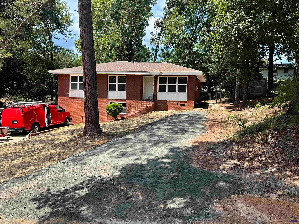 105 Woodsdale Dr