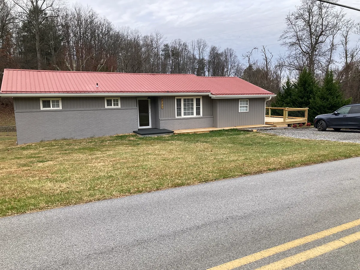 Building Photo - 222 Bank Dr