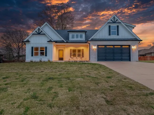 273 Twelve Oaks Dr, Rock Spring, GA 30739