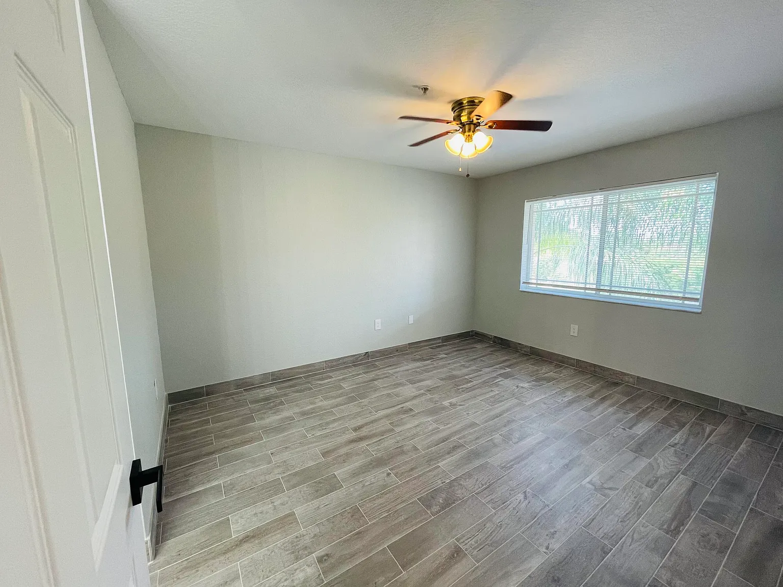 2 bed, 2.0 bath, 1033 sqft, $1,900 — Photo 2