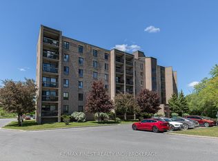 358 Queen Mary Rd #605, Kingston, ON K7M 7E8