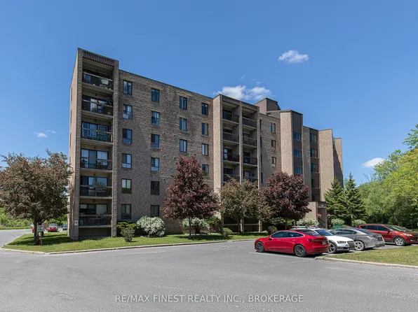 358 Queen Mary Rd #605, Kingston, ON K7M 7E8