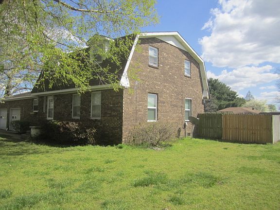 3rd image of 903 Shelby St