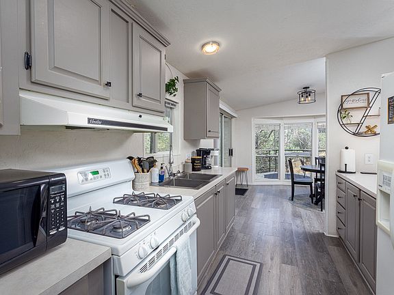4th image of 43747 Oak Drive