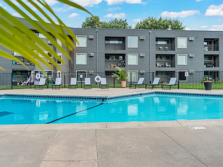 Hillsborough Apartments — Photo 8