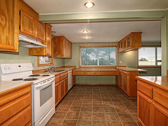 3rd image of 211 NE San Bayo Cir