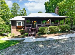 700 Deerhaven Ln, Thomasville, NC 27360