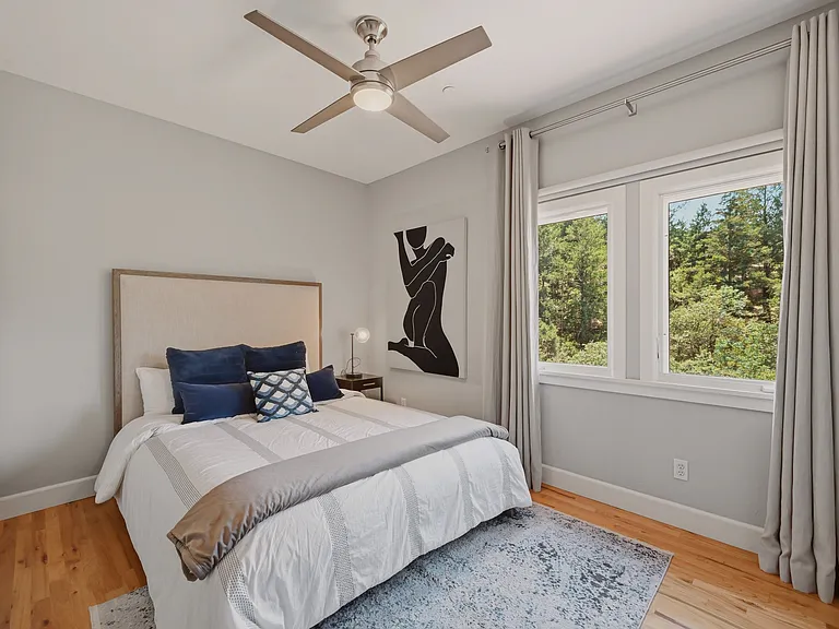 2491 Spring Mountain Rd — Photo 41