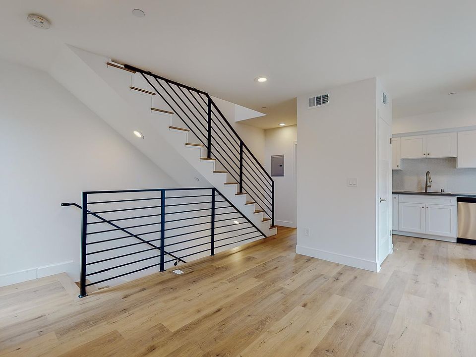 1st image of 532 N Wilton Pl