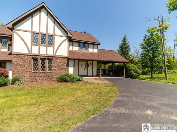 8244 Canterbury Dr, Clymer, NY 14724