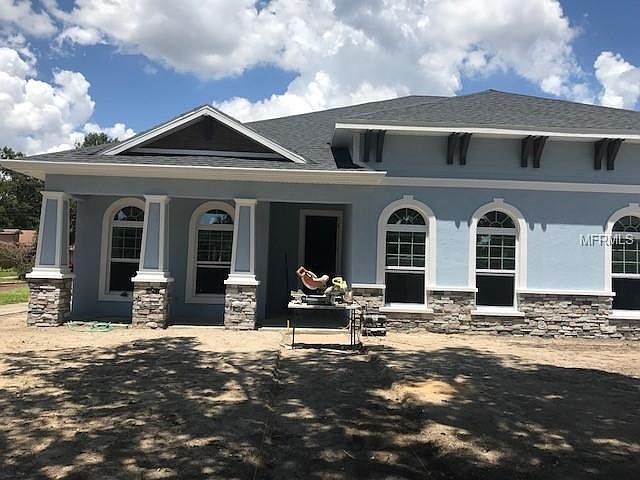1st image of 211 W Amelia Ave