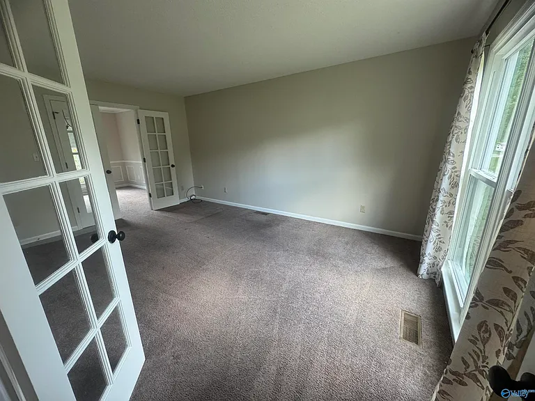915 Highland Dr — Photo 23