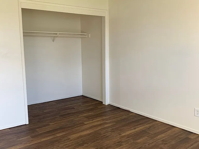 1225 Elberta Dr — Photo 6