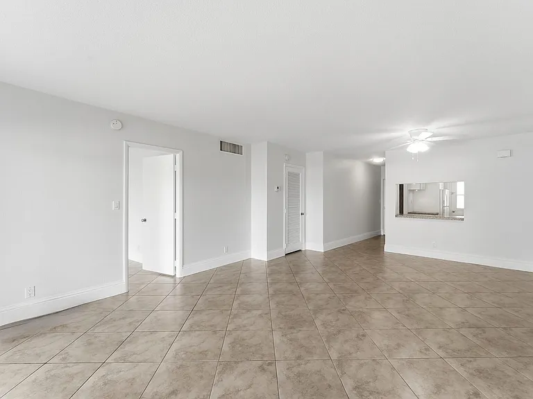 1427 E Hillsboro Blvd #123 — Photo 14