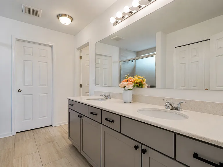 51172 Quaker Ln — Photo 35