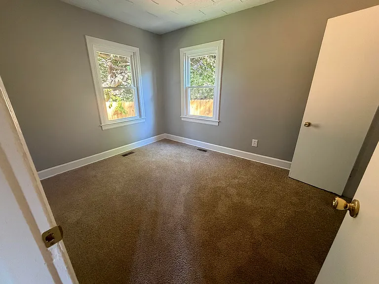 1120 Sparks Rd — Photo 13