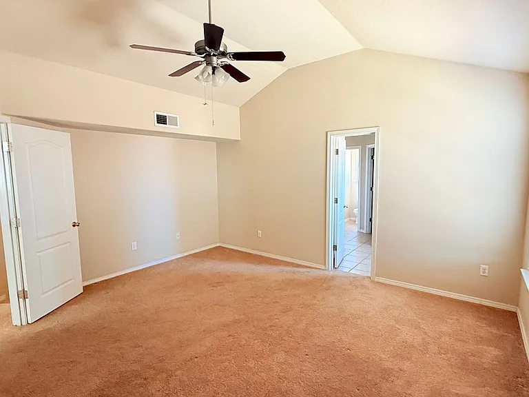 3575 Sierra Del Sol Ave — Photo 14