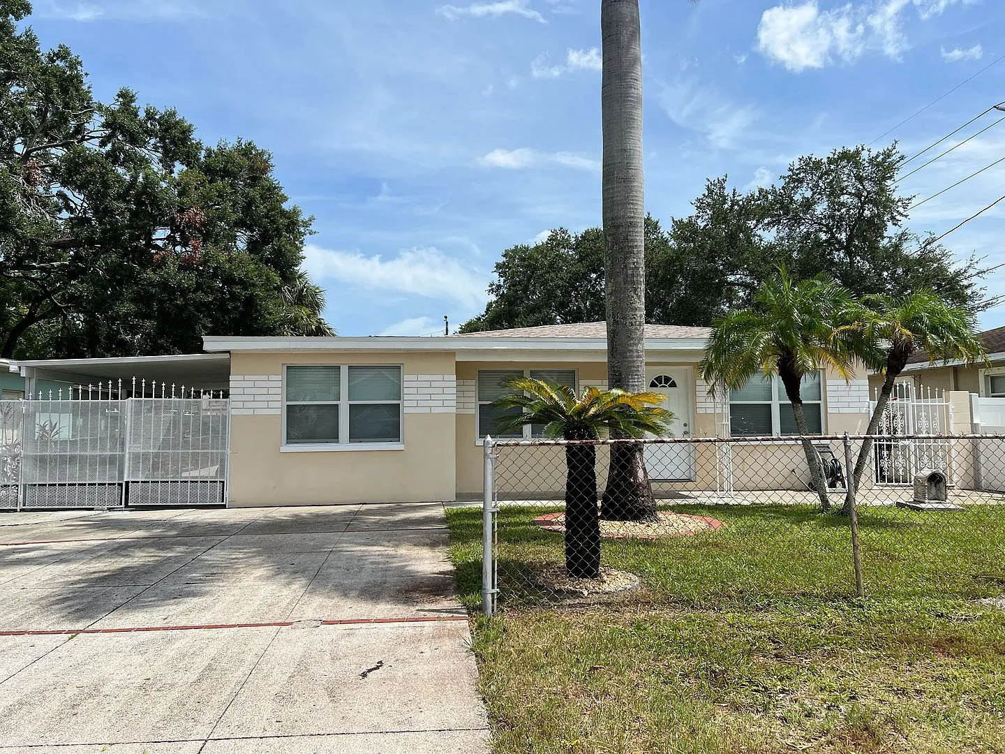Freshly Updated 3 Bed, 2 Bath Home in West Tampa! — Photo 1