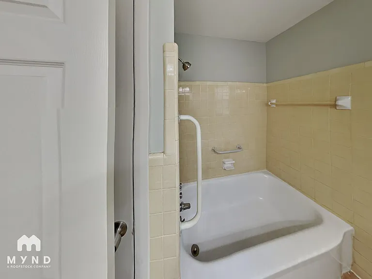 877 Twin Lake Dr NE — Photo 16