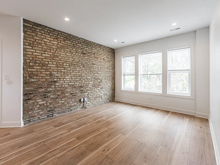 2109 N Hamlin Ave #1F — Photo 5