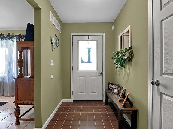 2nd image of 75 Pearl Dr