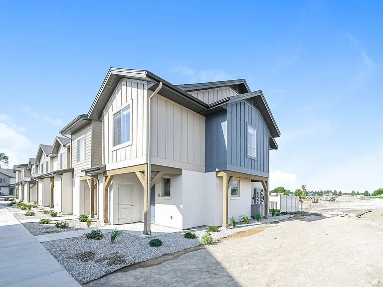 003-photo-front-view-13945235