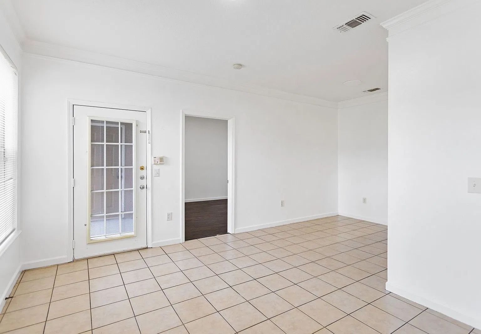 2 bed, 2.0 bath, 983 sqft, $2,000 — Photo 3