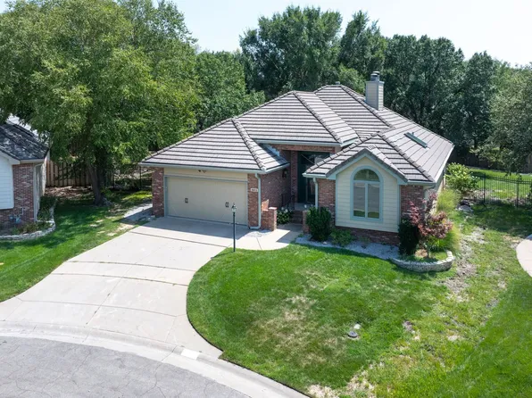 8810 E Bradford Cir, Wichita, KS 67206
