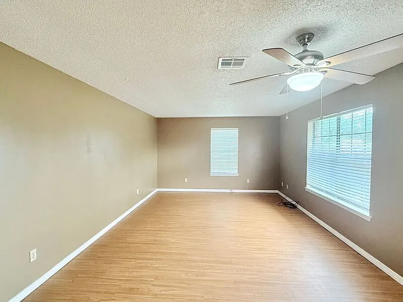 Building Photo - 6101 Lake Joanne Dr