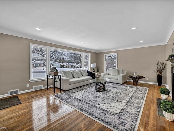 4th image of 1081 Carver Rd