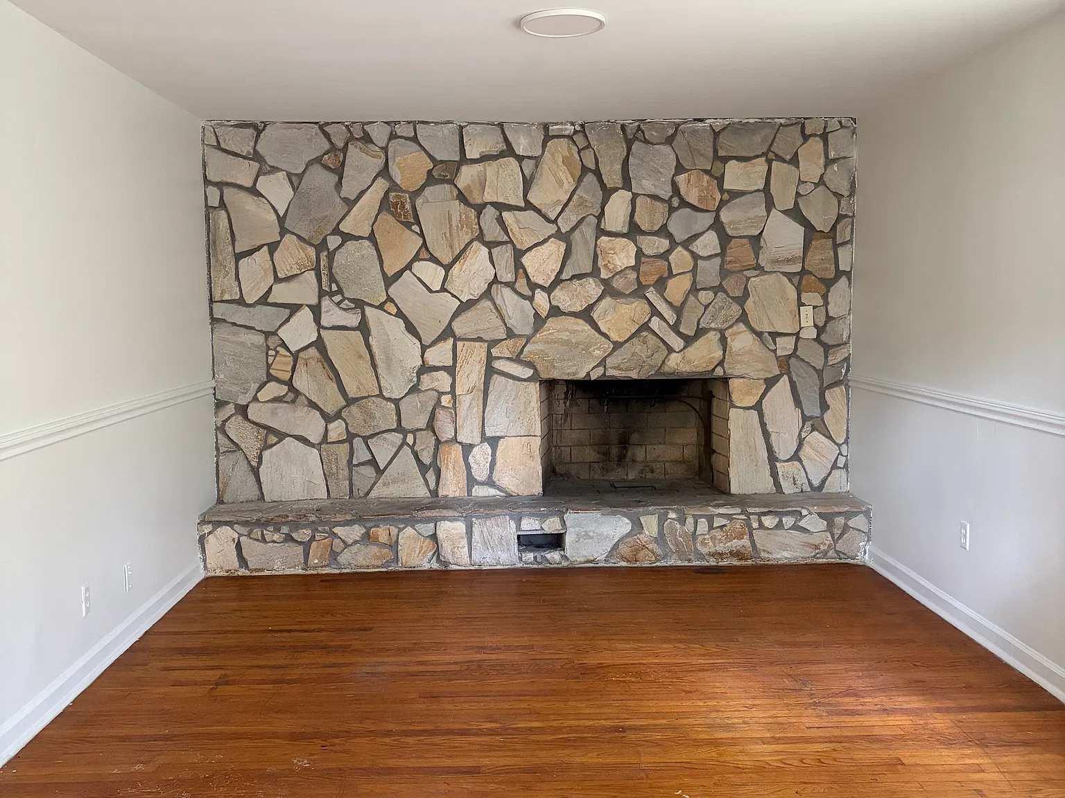 3 bed, 1356 sqft, $1,445 — Photo 2