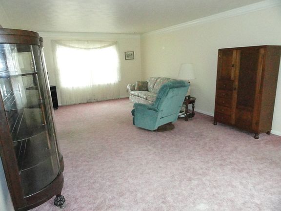 3rd image of 7 Evergreen Cir