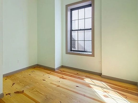 5th image of 209 W 135th St #4C