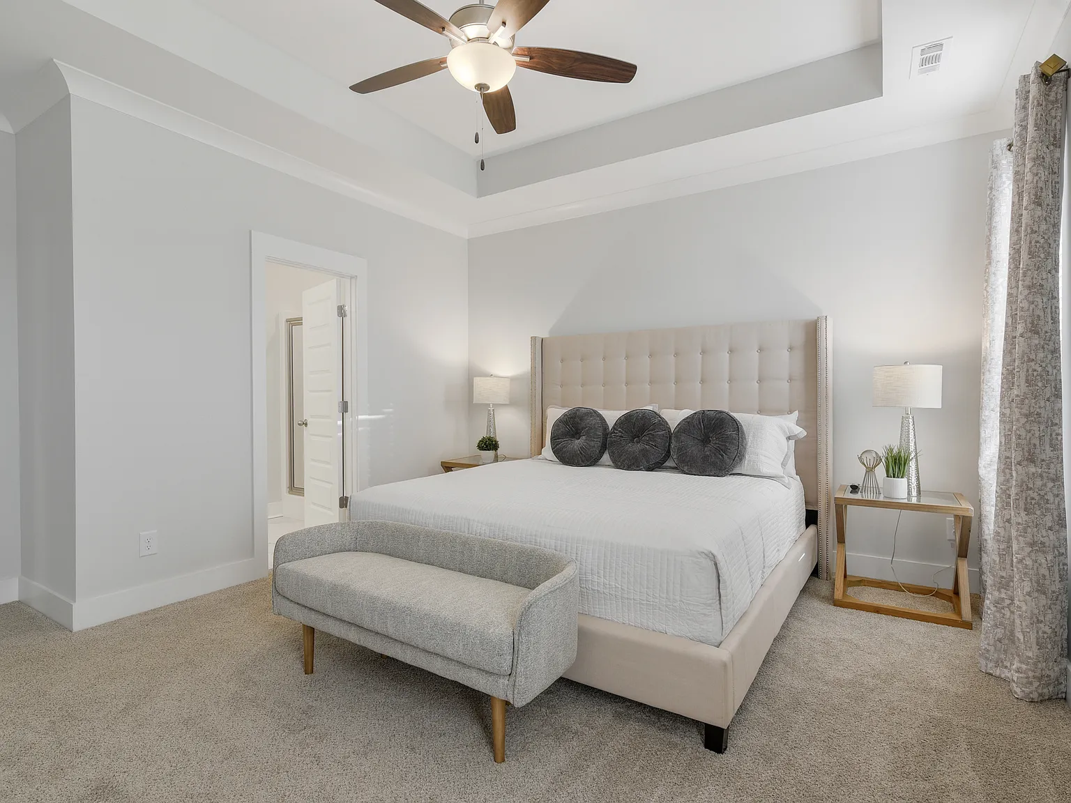 3 bed, 2.5 bath, 2081 sqft, $4,490 — Photo 4