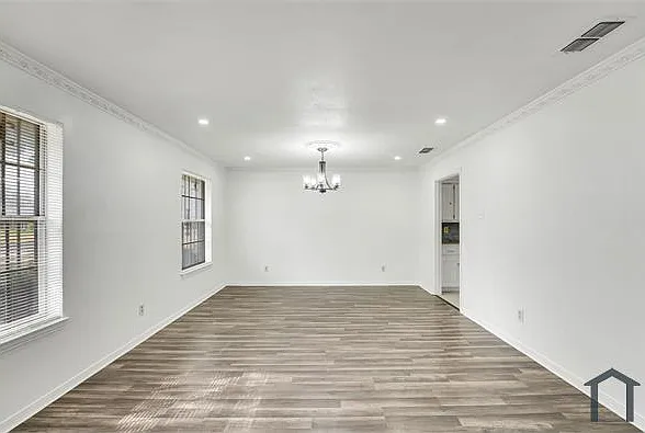 7027 Hunnicut Rd — Photo 9