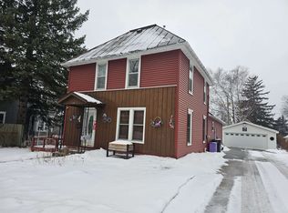 113 N State St, Waupaca, WI 54981